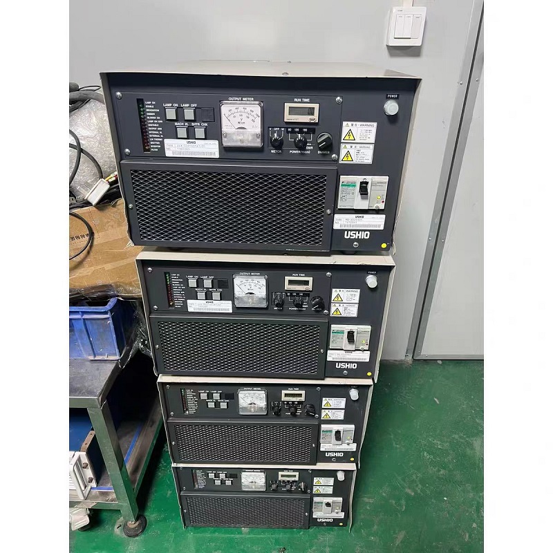 USHIORB牛尾UV電源故障維修 1、打開電源后，發(fā)現(xiàn)電源燈開啟一段時間后空開跳閘。考慮是空氣開關(guān)容量過小，此時我們可以疏通送風(fēng)以及排風(fēng)檢查過濾棉。 2、在工作中時，uv燈自動熄滅。該故障的原因有可能使風(fēng)冷不夠，燈管老化，超過其使用壽命，也有可能是電源電壓過低，電源缺項(xiàng)。此時我們可以考慮檢查并更換uv燈管，提高電源電壓，配置一個穩(wěn)壓器。 3、在作業(yè)時，UV固化爐的固化效果不理想。有可能是uv等與工件的距離過大，uc燈老化，超過了它的使用壽命。我們可以在溫度允許的情況下，適當(dāng)調(diào)整一下uv燈與工件的距離，如果還是沒有解決問題的話可以更換uv燈的燈管。 4、uv燈不亮。個別新的uv燈管在點(diǎn)火的時候會有困難，可以考慮是uv燈的質(zhì)量問題，線路或者變壓器故障。我們可以再一定時間內(nèi)頻繁開啟關(guān)閉uv燈，或者考慮更換uv燈管，檢查線路以及變壓器并及時處理故障。 5、變壓器溫度過高。散熱風(fēng)機(jī)運(yùn)轉(zhuǎn)不正常，排風(fēng)量不夠，通風(fēng)不好?？梢詸z查并清理一下風(fēng)機(jī)，問題嚴(yán)重時刻考慮更換風(fēng)機(jī)。 6、風(fēng)機(jī)有異聲?？紤]是軸承損壞，可以更換軸承來結(jié)局問題。 USHIORB牛尾UV曝光機(jī)驅(qū)動電源維修UV燈不亮。 (1) 故障原因：設(shè)置故障 解決方法：確認(rèn)UV電源是否接通，模塊按鍵是否按下亮紅燈，液晶屏上是否顯示模塊“開啟” (2) 故障原因：線路原因 解決方法：用萬用表測量UV電路是否暢通. (3) 故障原因：UV燈板損壞 解決方法：檢查水循環(huán)系統(tǒng)是否正常工作，UV燈損壞很大可能是因?yàn)樗h(huán)出問題，導(dǎo)致散熱不良造成的。并跟換ＵＶ燈板。